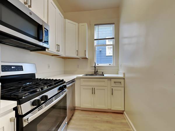 2BR/1BA Apartment on Oak St. · San Francisco photo 2