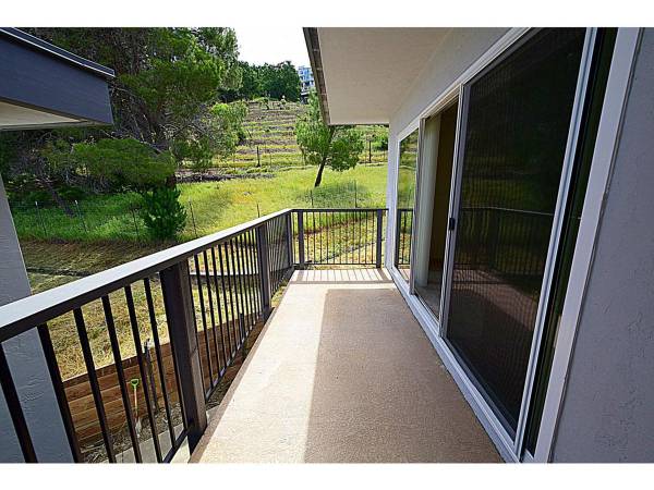 2BR/1BA Apartment · San Rafael photo 3