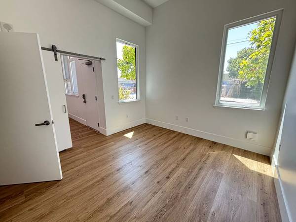 Apartments on 32nd Street - · Emeryville photo 2