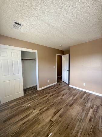 2BR/1BA Apartment · Pleasanton photo 4
