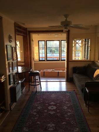 Nicely Updated Townhouse Close to Downtown photo 4