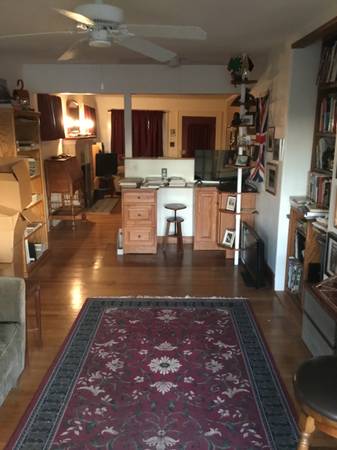 Nicely Updated Townhouse Close to Downtown photo 2