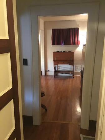 Nicely Updated Townhouse Close to Downtown photo 5