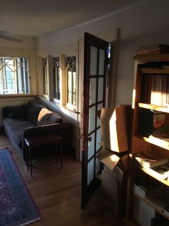 Nicely Updated Townhouse Close to Downtown photo 3
