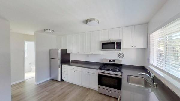 Apartments on Kingston Ave · Oakland photo 4