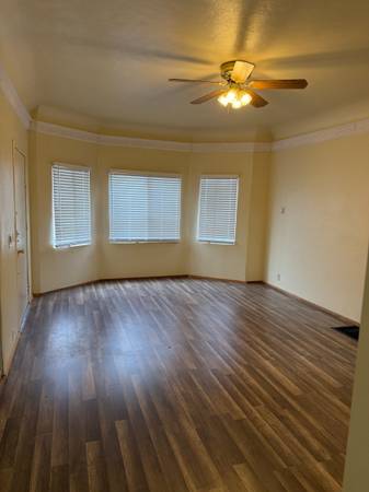2BR/1BA Apartment · Oakland photo 3