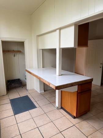 2BR/1BA Apartment · Oakland photo 5