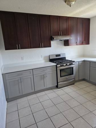 3BR/1BA Duplex · Oakland photo 3