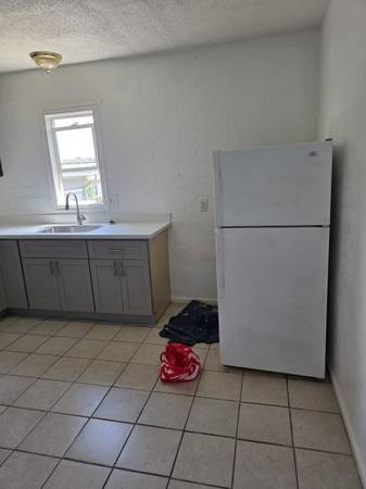 3BR/1BA Duplex · Oakland photo 2