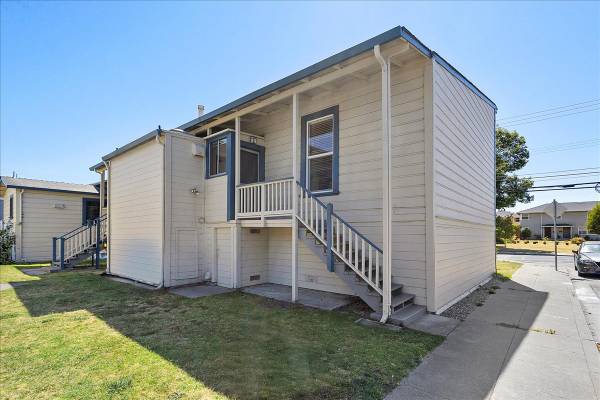 2BR/1BA Apartment on 3rd St · Alameda photo 2