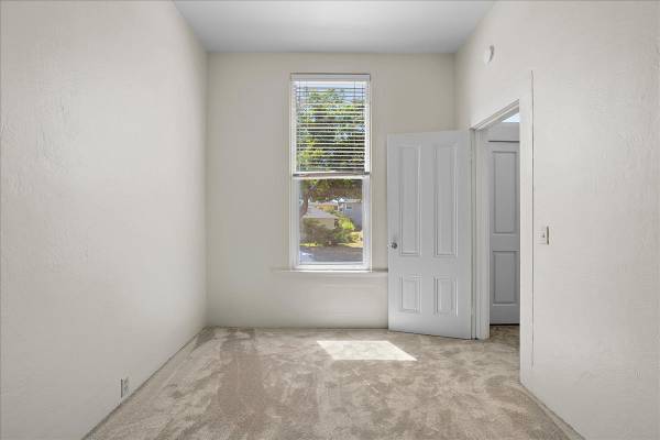 2BR/1BA Apartment on 3rd St · Alameda photo 5
