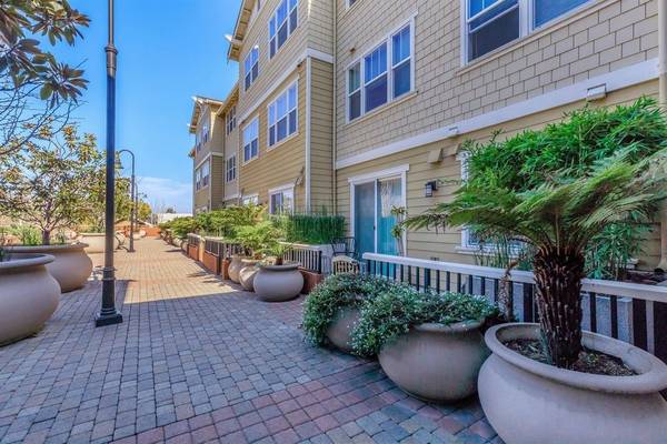 Apartments on San Pablo Avenue · Emeryville photo 2