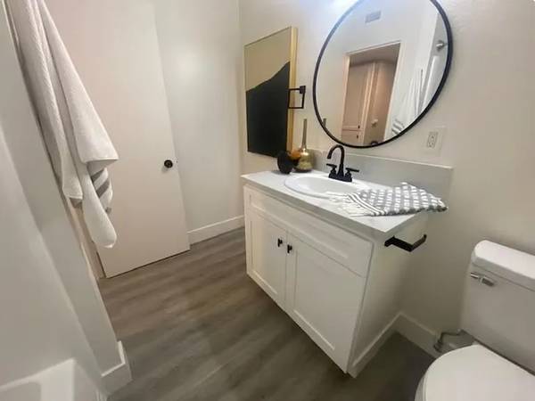 Apartments on W Steele Ln · Santa Rosa photo 2