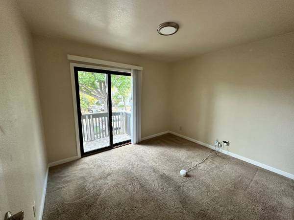 2BR/1BA Apartment · Berkeley photo 4