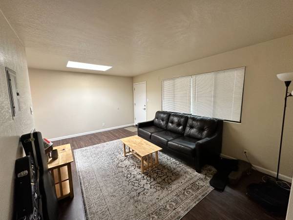 2BR/1BA Apartment · Berkeley photo 3
