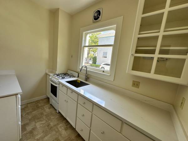 1BR/1BA Apartment · Berkeley photo 3