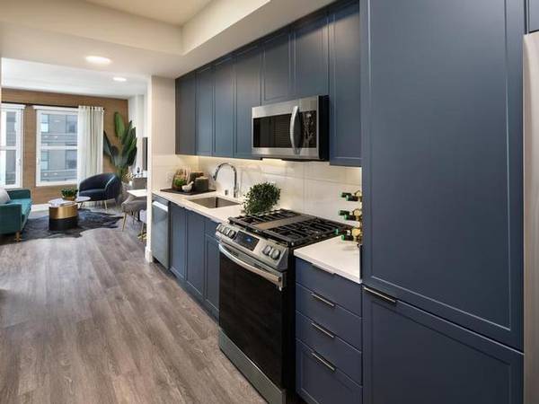 Apartments on El Camino Real · Redwood City photo 4
