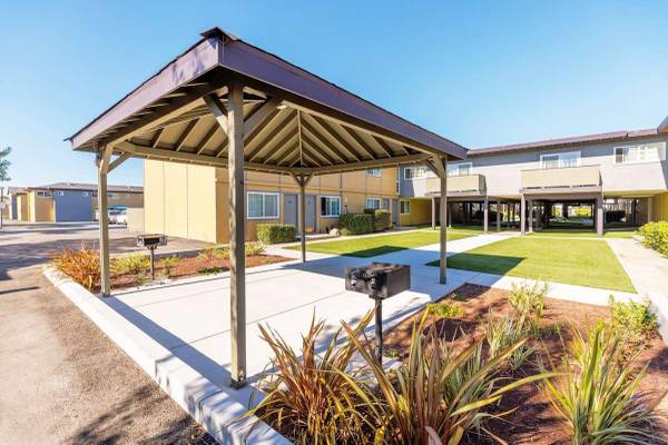 Apartments on Doolittle Dr · San Leandro photo 3
