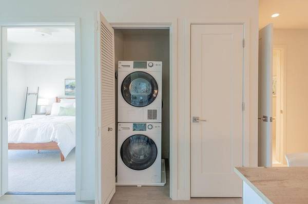 2BR/2BA Apartment on B St · San Rafael