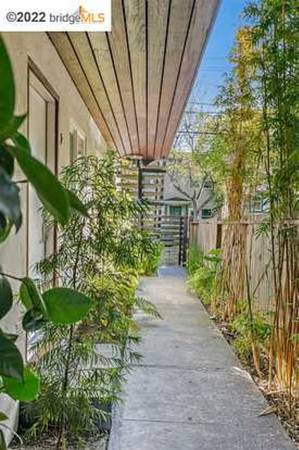 1BR/1BA Apartment · Oakland photo 3