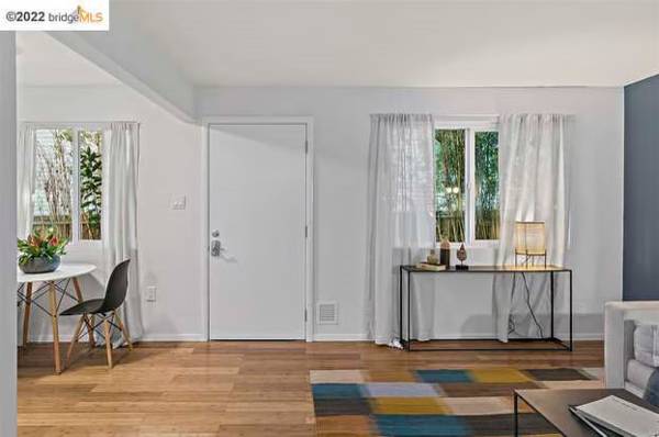 1BR/1BA Apartment · Oakland photo 4