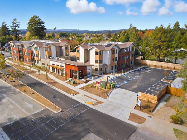 1BR/1BA Apartment on Capitola Rd · Capitola photo 2