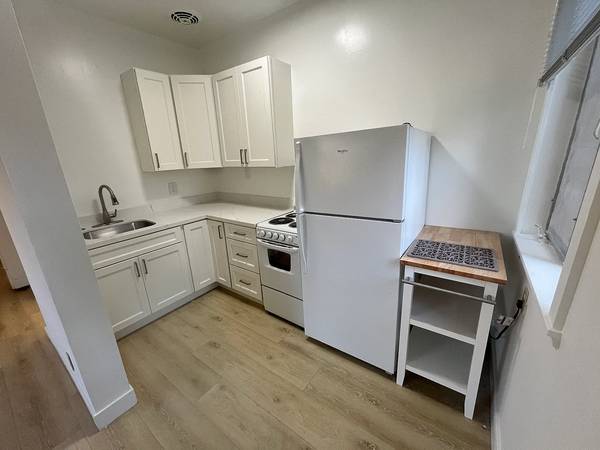 360 Palm Ave Oakland, CA 94610 photo 5