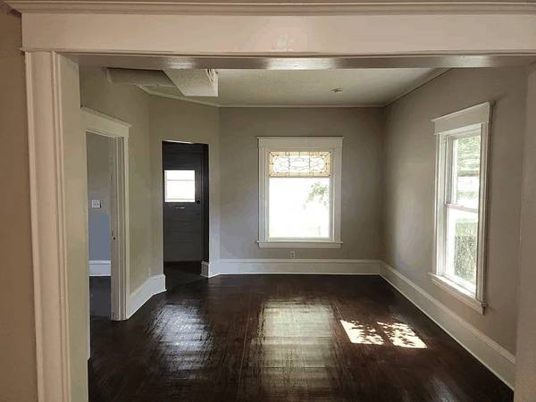 1BR/1BA Single Family House on 18th Ave · Whitestone