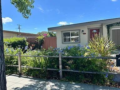 Houses on Pecos Way · Sunnyvale photo 2