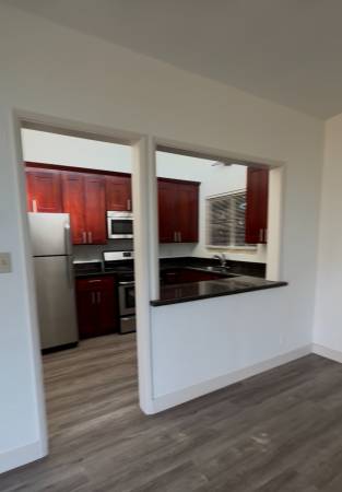 Charming Single-Family Home in Redwood City photo 2