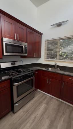 Charming Single-Family Home in Redwood City photo 4