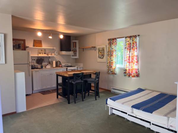 1BR/1BA Apartment · Healdsburg photo 5