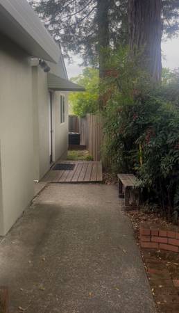 1BR/1BA Apartment · Healdsburg photo 3