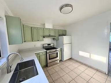 2BR/1BA Apartment on Chanslor Ave · Richmond photo 5