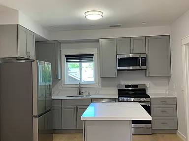 1BR/1BA Apartment on Floribunda Ave · Burlingame