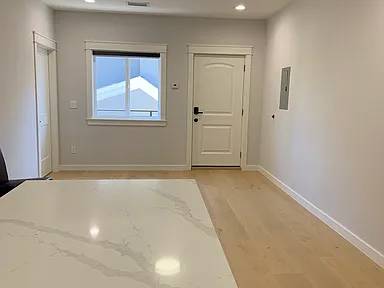 1BR/1BA Apartment on Floribunda Ave · Burlingame photo 5