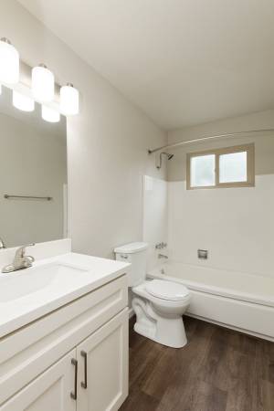 2BR/1BA Apartment · Hayward photo 3
