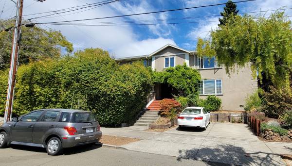 4BR/2BA Apartment on Cherry · Berkeley photo 2