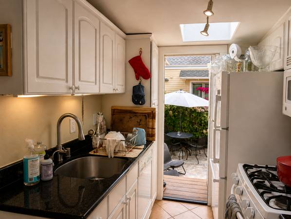 2BR/1BA Single Family House · Berkeley photo 2