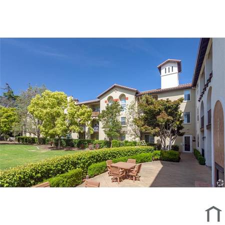 Apartments on East Court · San Jose photo 2