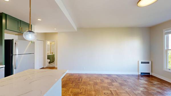 1660 Bay photo 4