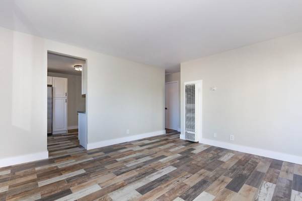 2BR/1BA Apartment · Oakland photo 4