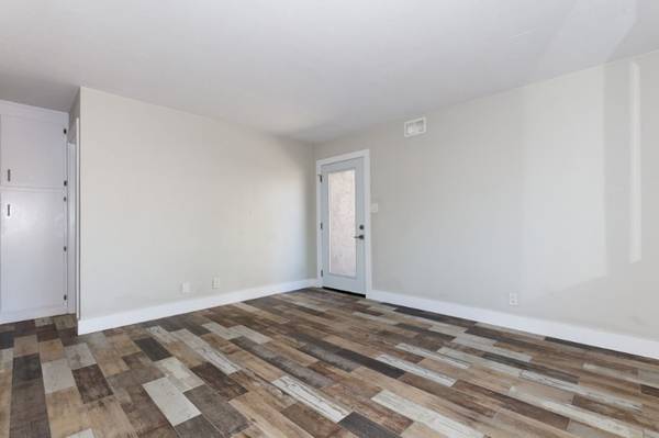 2BR/1BA Apartment · Oakland photo 3