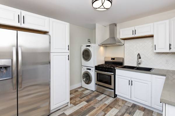 2BR/1BA Apartment · Oakland photo 2