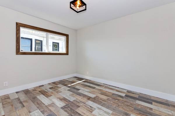 2BR/1BA Apartment · Oakland photo 5