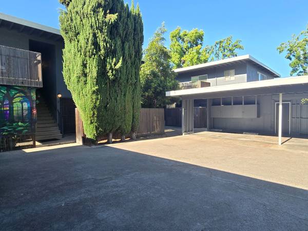 2BR/1BA Apartment on Ravenscourt Ave · San Jose
