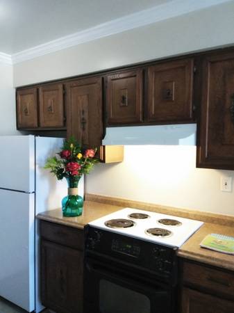 Mira Loma Apartments photo 3