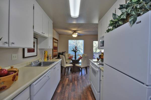 Apartments on 163rd Avenue · San Leandro photo 2