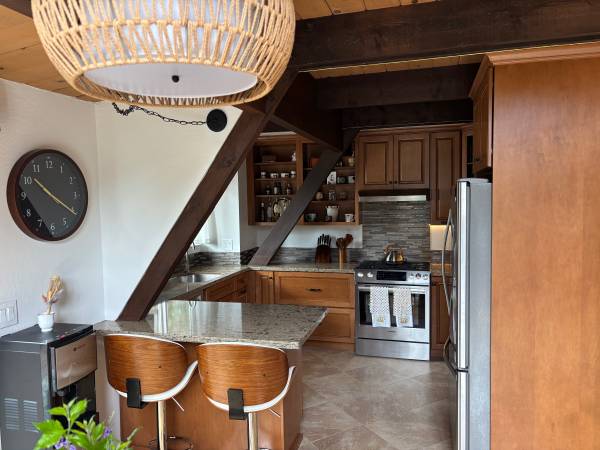 2BR/2BA Apartment · Oakland photo 2