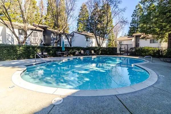 Apartments on Pine Street · Martinez photo 3